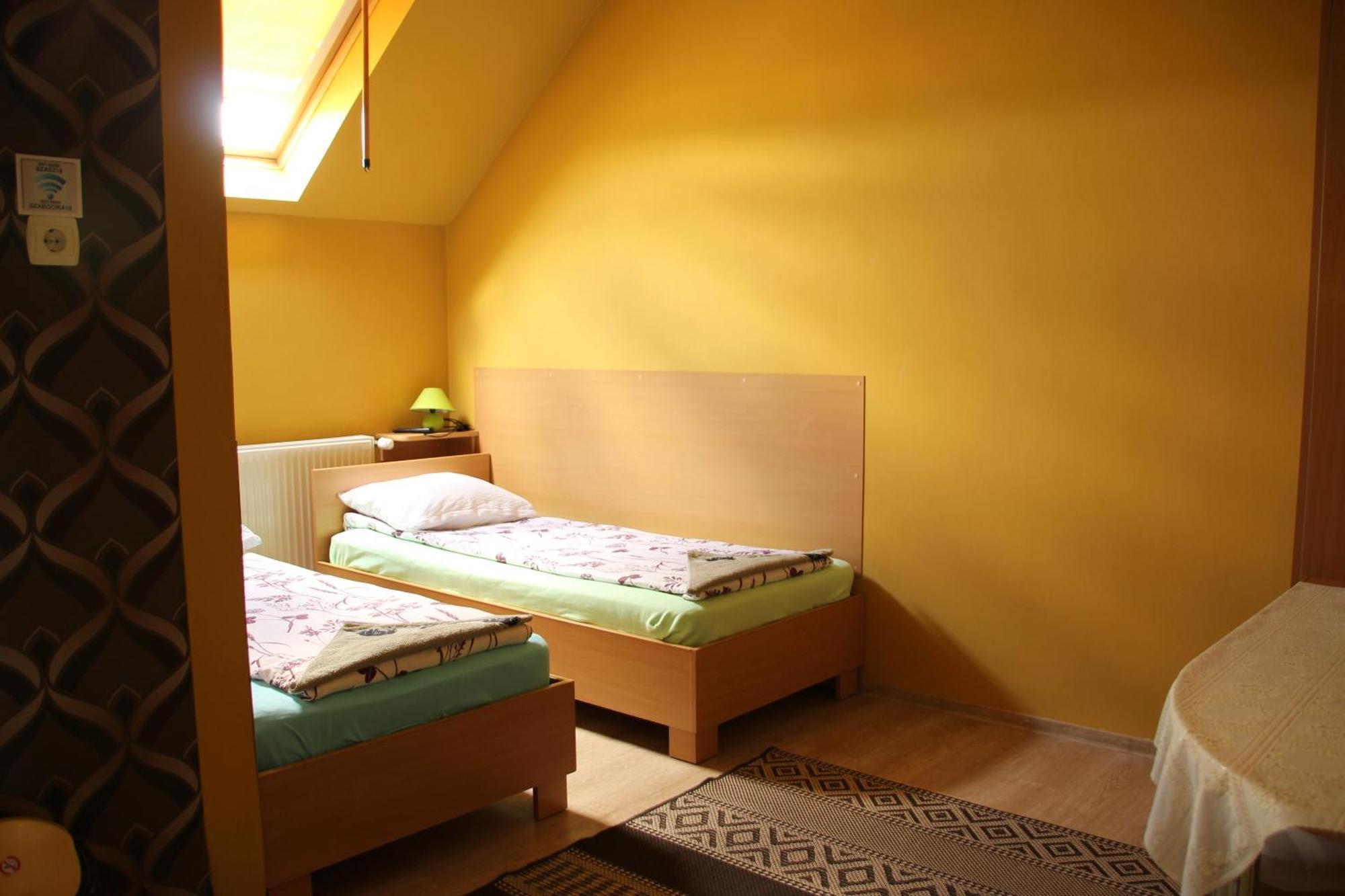 Bed and Breakfast Szasz&Szasz Panzio Ґеорґень Екстер'єр фото